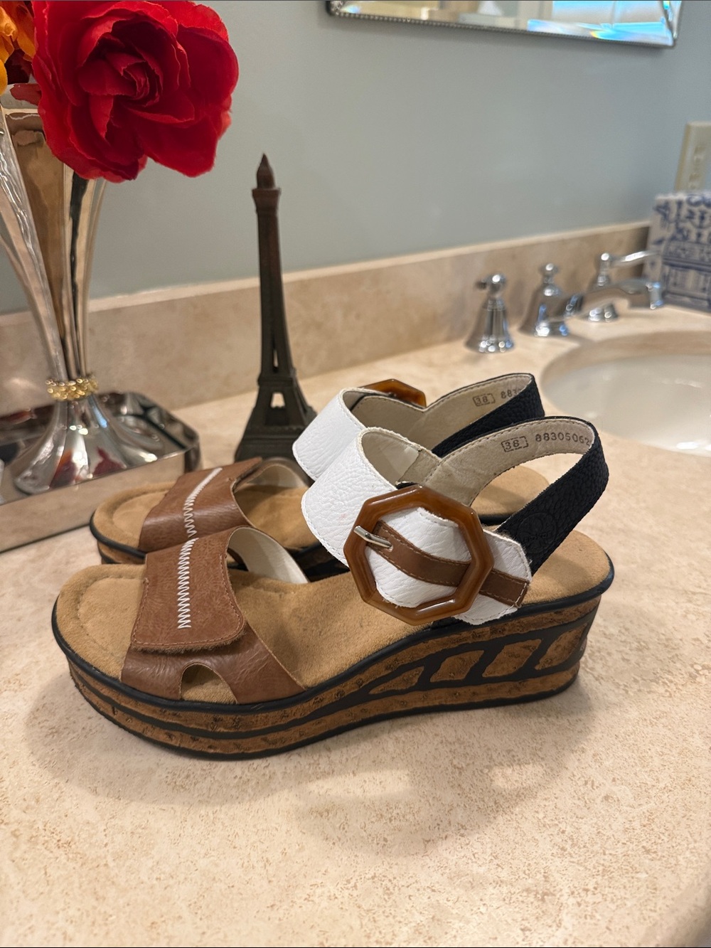 Two-Tone Brown and White Platform Sandals with Decorative Buckle